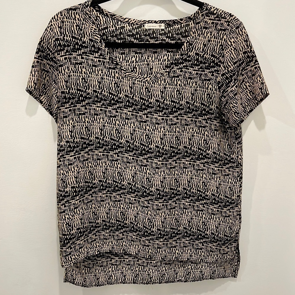 Soprano Black and Tan Patterned Short Sleeve Blouse